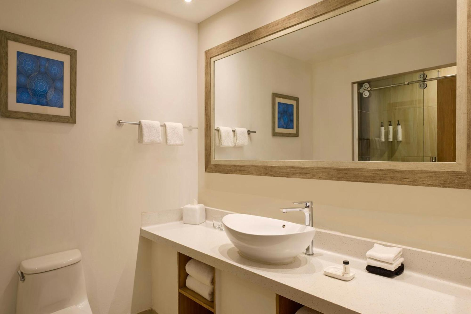 Waves Resort & Spa, Barbados, An Autograph Collection All-Inclusive Resort سانت جيمس المظهر الخارجي الصورة