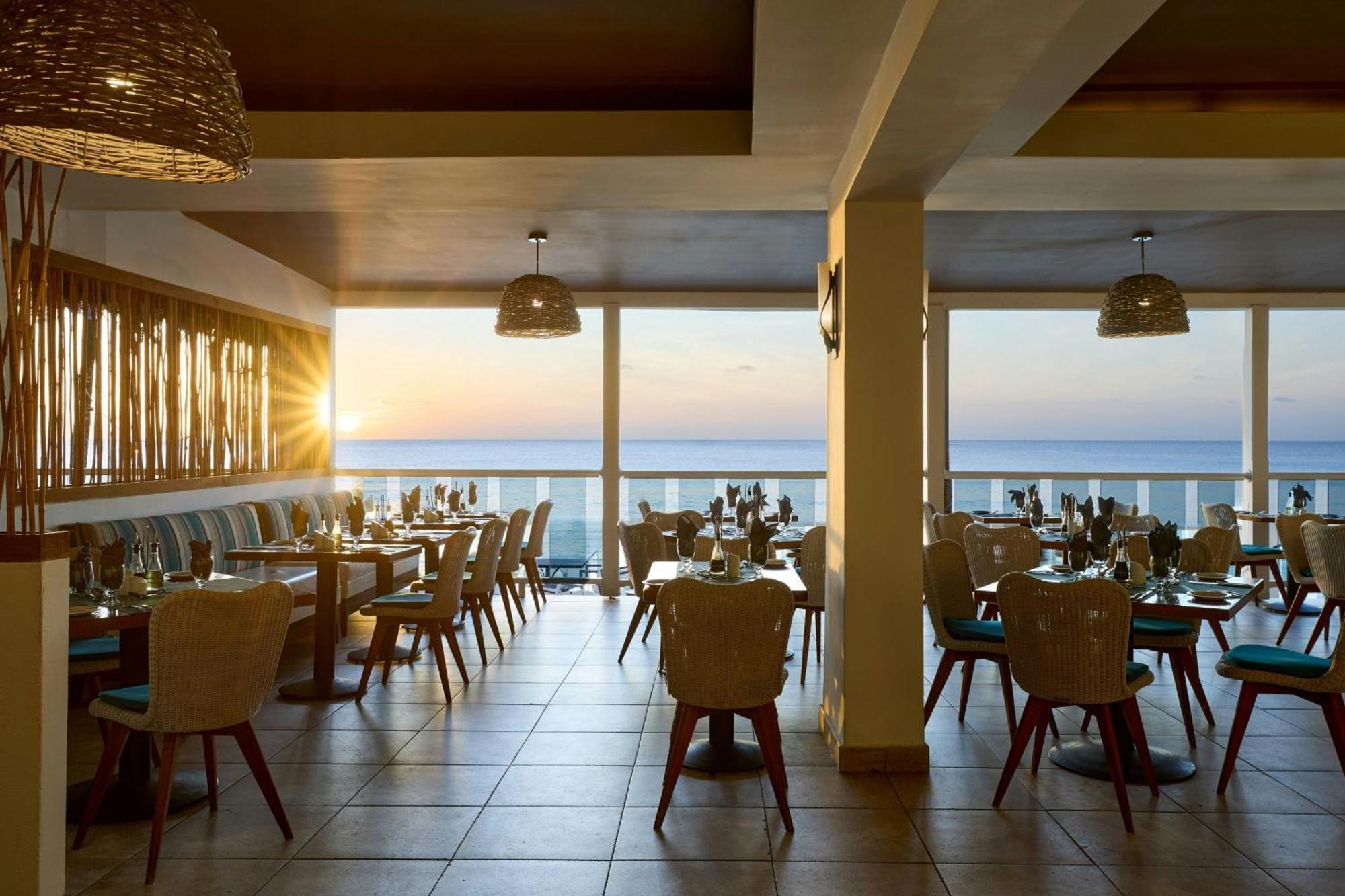 Waves Resort & Spa, Barbados, An Autograph Collection All-Inclusive Resort سانت جيمس المظهر الخارجي الصورة